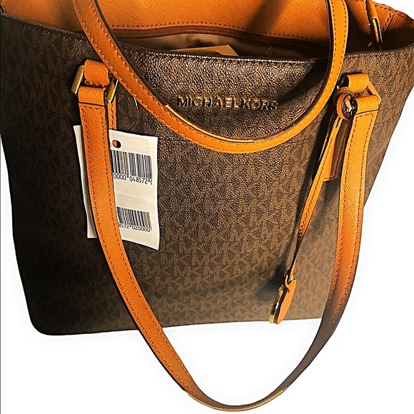 GUC Michael Kors, Signature Print Logo, Leather Tote - Picture 2 of 16